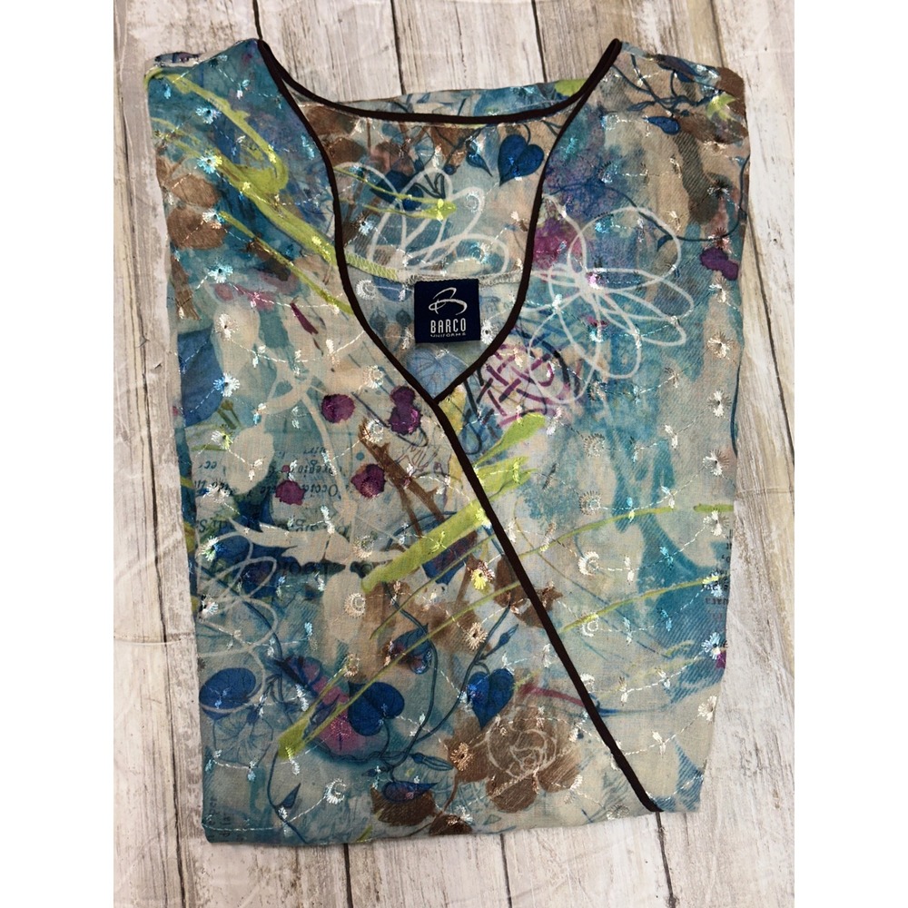 Barco Uniforms Women's mock Wrap Scrub Top Blue‎ Floral eyelet Size Medium